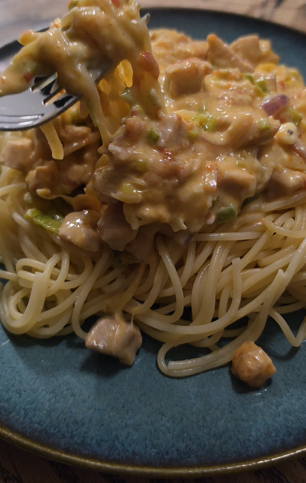 Milwaukee Spaghetti – Creamy Chicken & Cheese Pasta